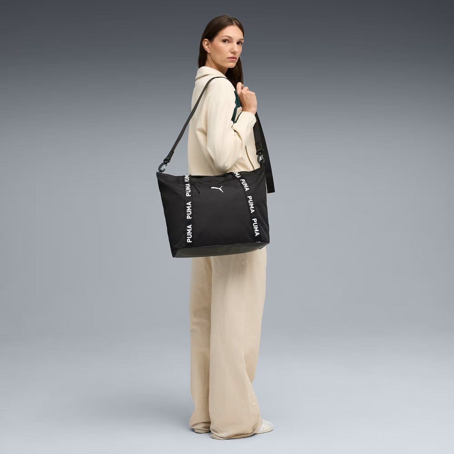 AT ESS Shopper Women